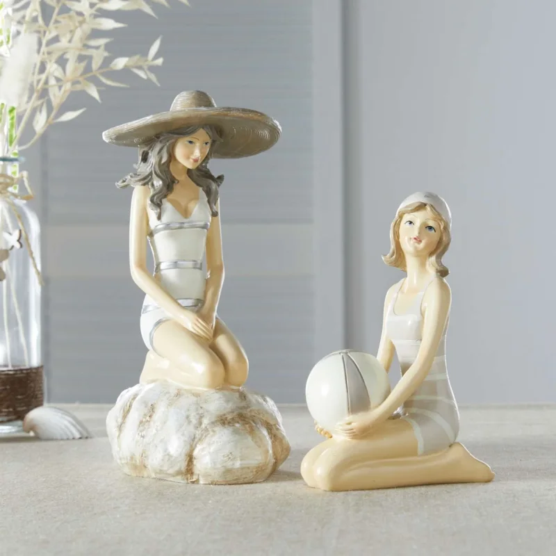 Figur "Stranddame auf Fels"