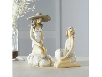 Figur "Stranddame auf Fels"