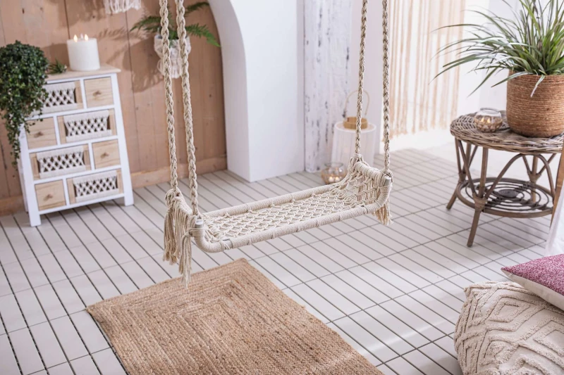 Schaukel "Makramee" aus Metall und Poly-Baumwolle, Indoor Hängeschaukel aus Metall & Stoff, Boho Chic